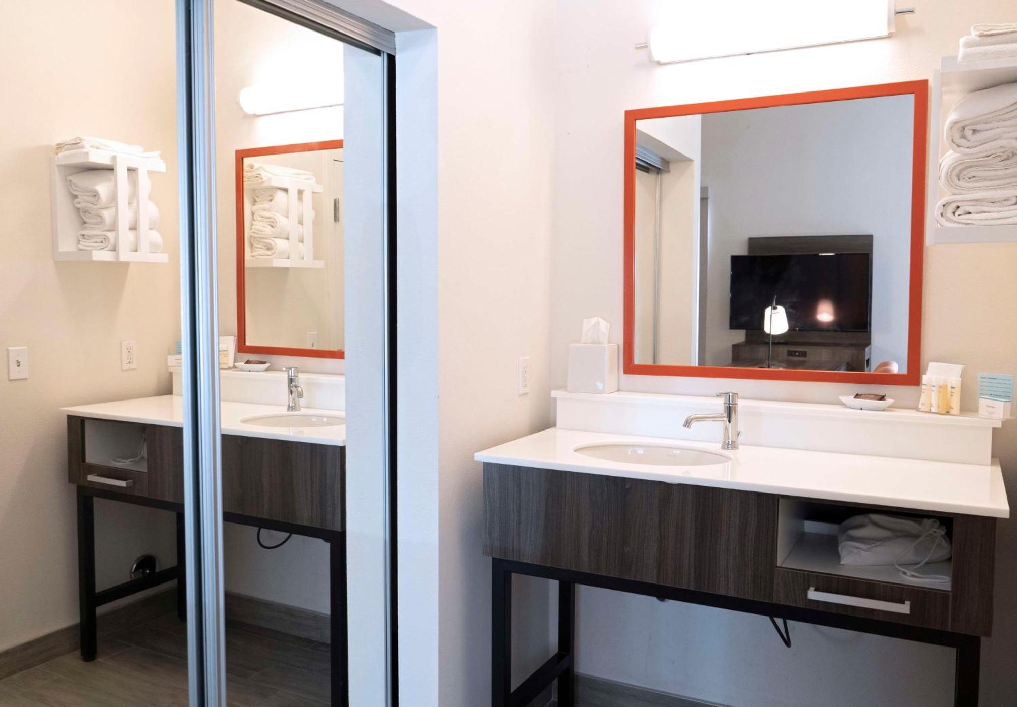 Hampton Inn & Suites Сийл Бийч Екстериор снимка