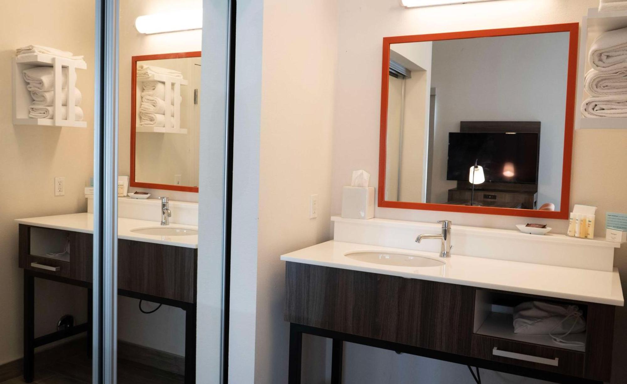 Hampton Inn & Suites Сийл Бийч Екстериор снимка