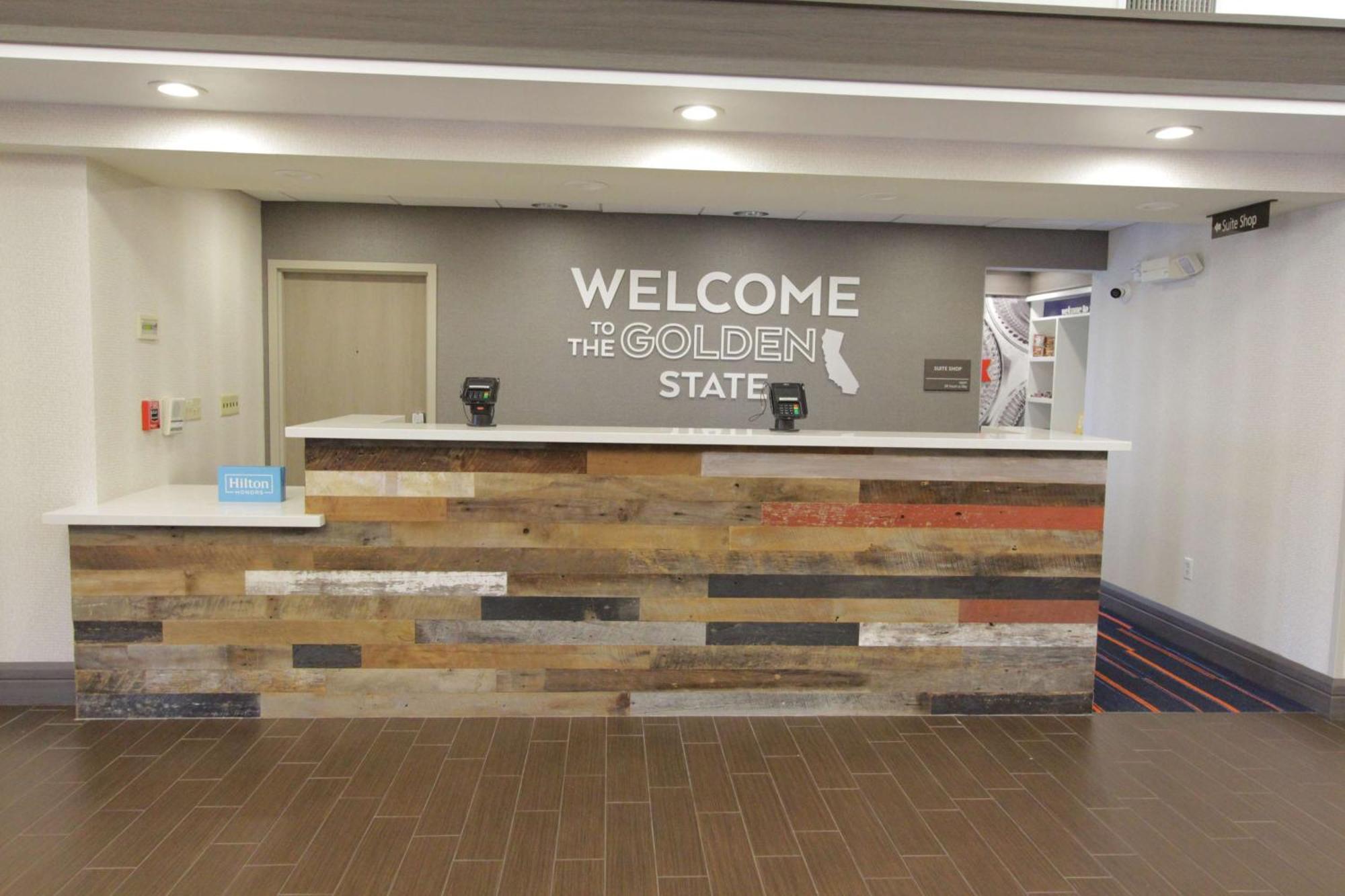 Hampton Inn & Suites Сийл Бийч Екстериор снимка